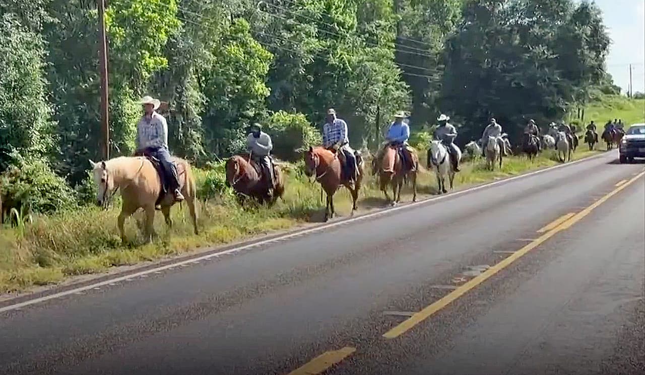 Hay más de 300 agentes trabajando en la búsqueda de López. Algunos en las carreteras, con perros y a pie, además de otros a caballo.