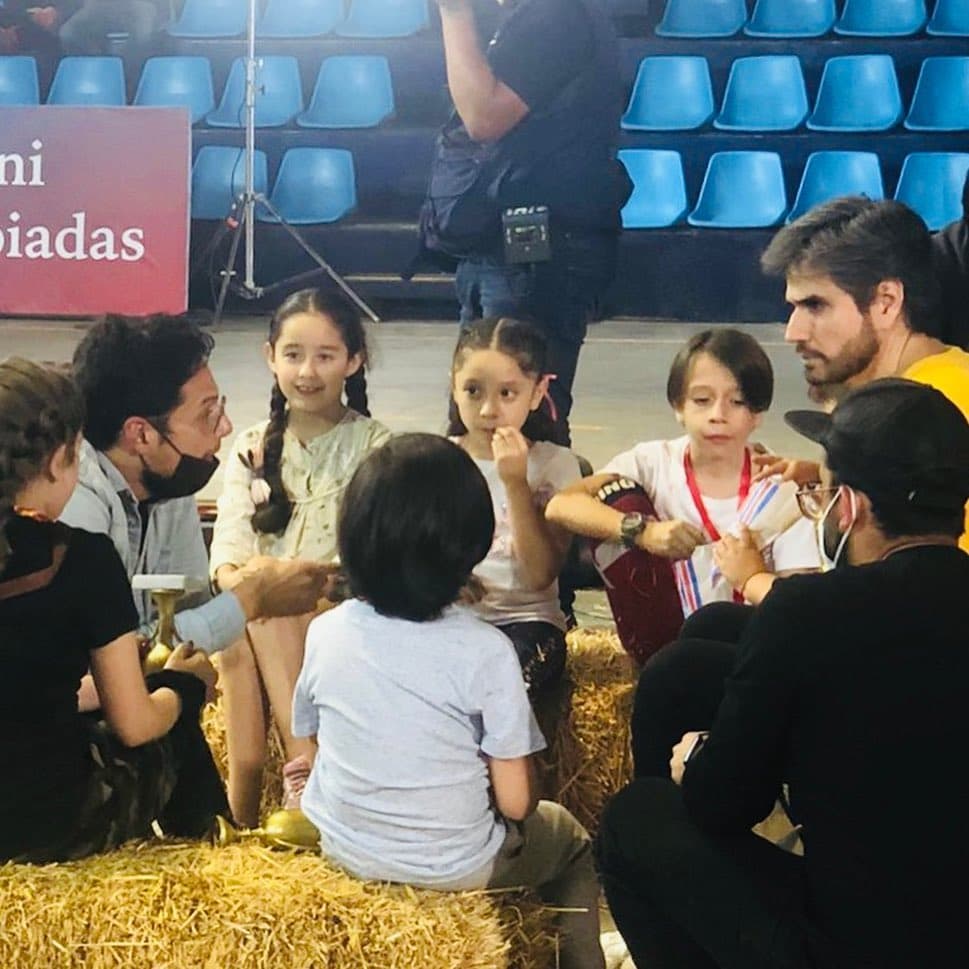 Ámbar Luz y Daniel Arenas volverán a estar en la pantalla juntos y la pequeña ya ha compartido algunos de los momentos que pasan en el set de 'S.O.S. Me estoy enamorando'.