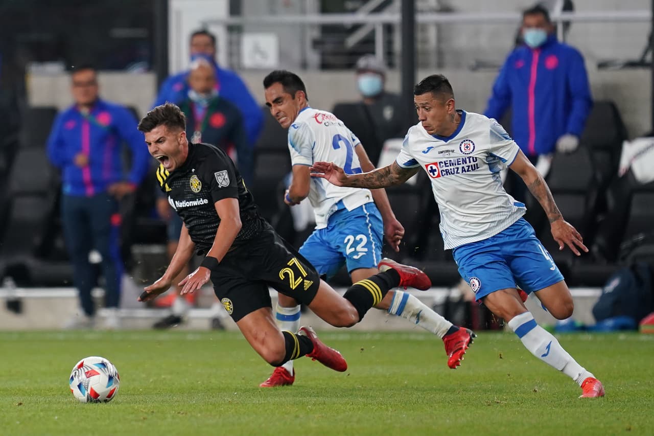 Los estadounidenses le ganan una nueva batalla a los mexicanos y con un marcador de 2-0 a favor Columbus Crew vence a Cruz Azul y se coronan dentro de la Campeones Cup.