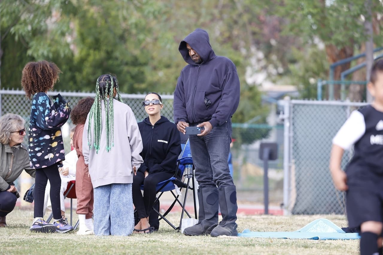 Estas nuevas fotos hicieron recordar a algunos los viejos tiempos familiares que pasaban Kanye West y Kim Kardashian.