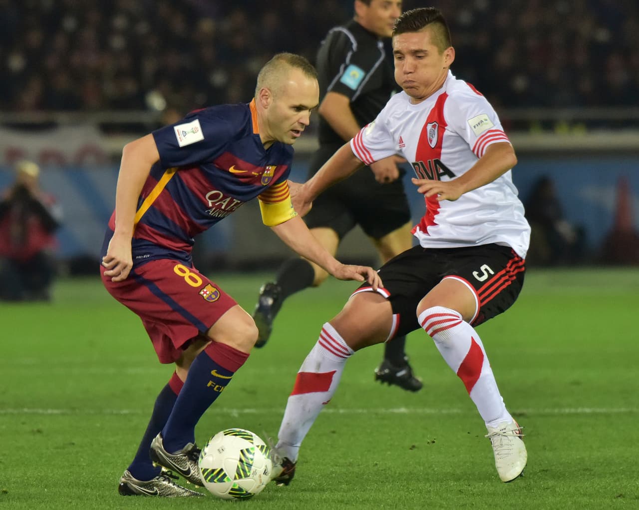 En 2012 debutó en Primera División con River Plate. Dejó al equipo que lo vio nacer en 2015.