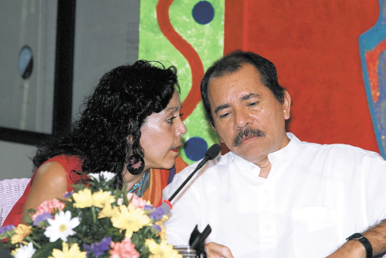 Daniel Ortega junto a Rosario Murillo, su esposa, vicepresidenta y coordinadora del Consejo de Comunicacion Cuidadana.