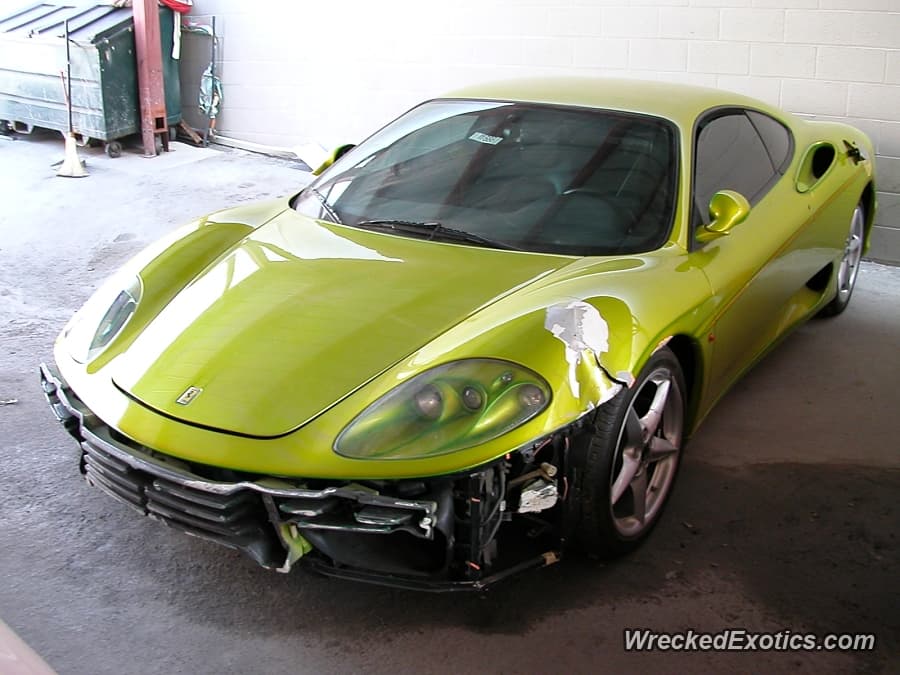 <b>Ferrari 360 Modena </b>
<br>Eres el nuevo millonario del barrio, ganaste la lotería, y compras un Ferrari 360 Modena. Luego inviertes
<b>18,000 dólares</b> pintarlo de verde limón con un tratamiento especial para no pasar desapercibido. Le prestas el Ferrari a un amigo quien lo choca, destruye el frontal y le dobla el chasis. ¿Envidia? ¿Venganza? Dificil de decir, pero al menos se trata de un caso de vandalismo por degligencia, e impericia.