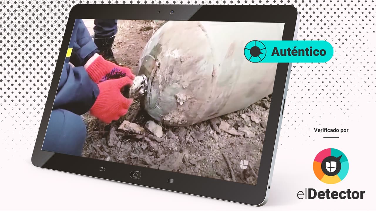 Video de rescatistas que desactivan con agua una bomba en Ucrania es verdadero