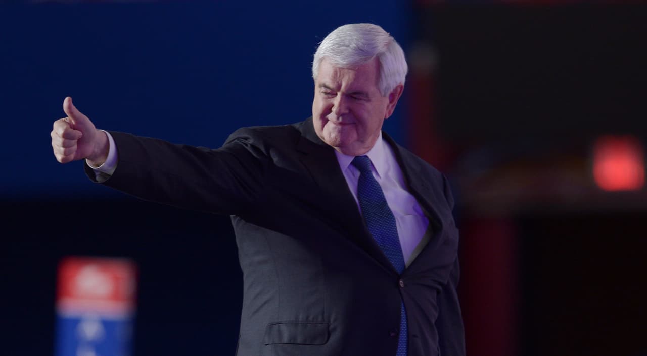 <a href="http://www.univision.com/noticias/elecciones-2016/gingrich-dice-a-kelly-que-critica-el-trato-de-trump-a-las-mujeres-porque-esta-obsesionada-con-el-sexo"><b><span class="cms-h3-H3">Newt Gingrich</span></b></a>
<br>Fue presidente de la Cámara de Representantes desde 1995 hasta 1999, pero ese año renunció al cargo debido a violaciones éticas por usar dinero que debía pagar en impuestos para fines políticos. Gracias a su gestión, los republicanos recobraron la Cámara Baja luego de cuatro décadas de control demócrata.