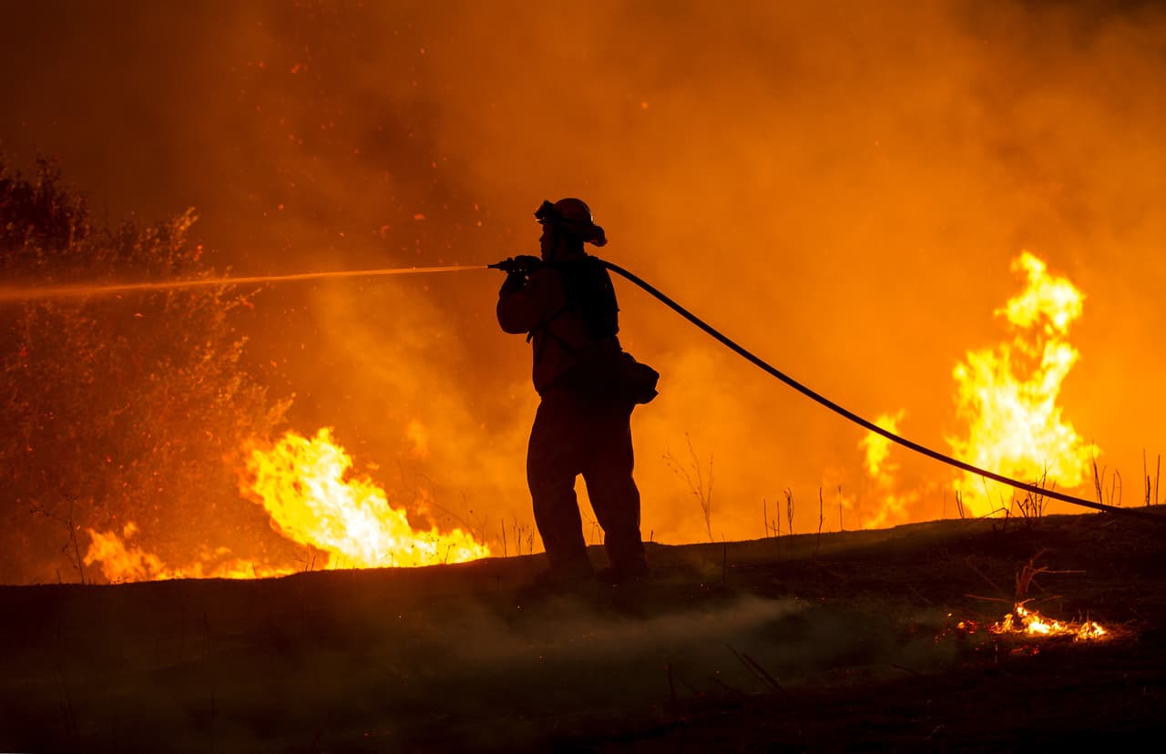 Más de 12 mil residentes son evacuados por incendios en California