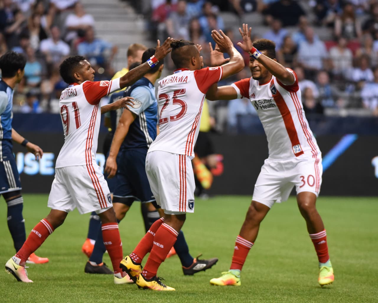 SJ Earthquakes sorprendió y venció 2-1 a Vancouver Whitecaps en su visita al BC Place