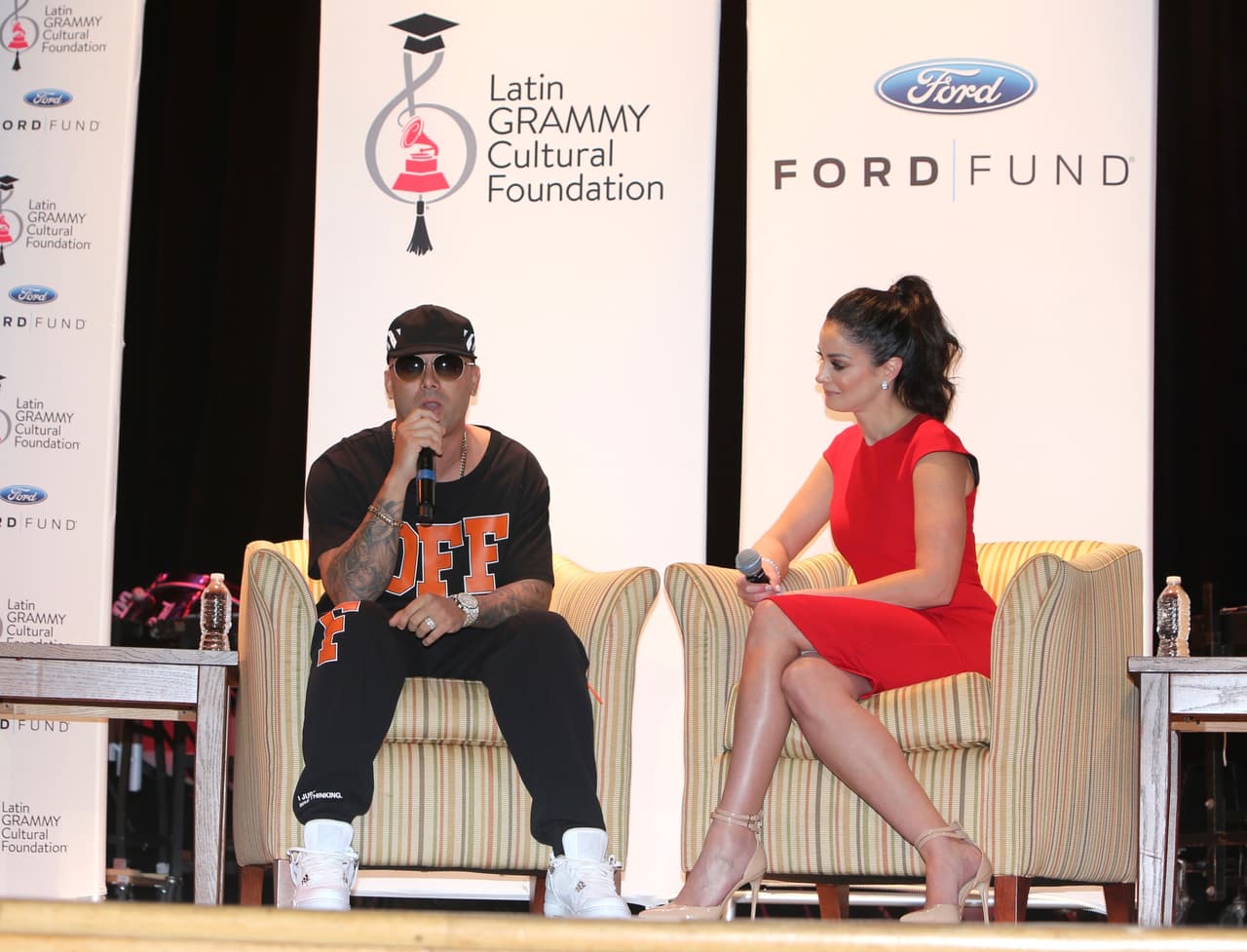 "La clave del éxito es el talento pero hay otras cosas: la dedicación, el respeto, entender lo que el público quiere escuchar en ese momento", dijo Wisin durante la plática.