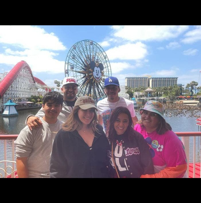 El cantante contestó a quienes señalan a la joven por su peso, luego de aparecer con ella en un video en sus redes sociales.