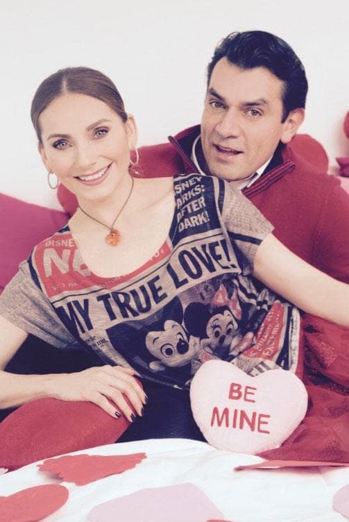 Fue hasta el mes de junio de 2015 que 
<b><a href="http://www.univision.com/temas/elizabeth-alvarez">Elizabeth</a></b> anunció su embarazo de mellizos. Esta noticia sorprendió a los medios de comunicación debido a que 
<b><a href="http://www.univision.com/temas/jorge-salinas">Jorge</a></b> ya había tenido gemelos con su exesposa.