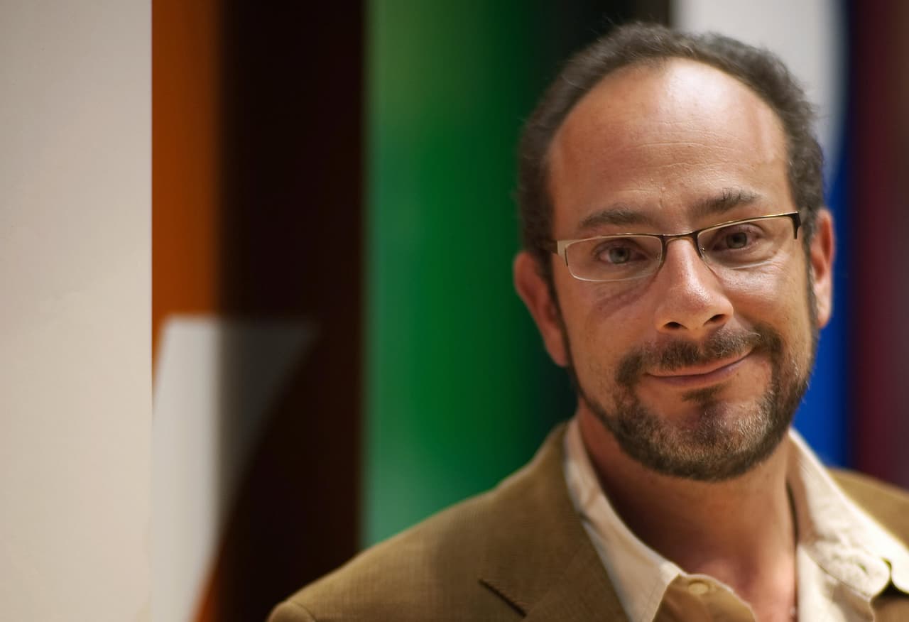 <b>Nacho Padilla (48 años).</b> Intelectual y escritor mexicano, pieza clave del movimiento literario latinoamericano conocido como ‘Generación del Crack’. Entre sus muchos reconocimientos como cuentista destaca el Premio Internacional Juan Rulfo, por su obra
<i>‘</i>Los anacrónicos’. Murió luego de un accidente de tránsito el 20 de agosto de 2016 en Querétaro, México.