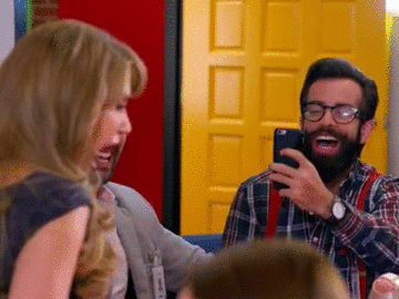 Fue su gran oso, seguro deseó que la tierra se la tragara en ese momento. Por su parte Braulio no perdió detalle de la caída tan épicaaa… Seguro fue trending topic, #osomildelucina