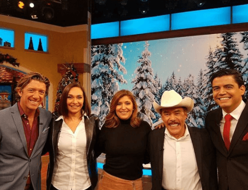 Después de tan amena charla, Don Pedro prometió volver pronto para hablar sin Rollo.