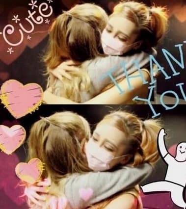 Ariana quedó sorprendida al enterarse que tenía a su doble. ¿Se parecen?