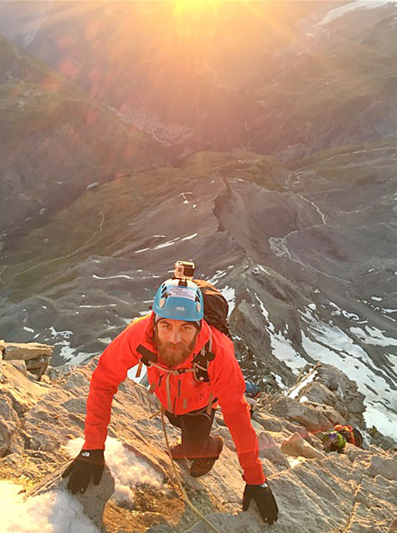 El Matterhorn tiene casi 15 mil pies de altura (alrededor de 4,500 metros) y ha cobrado la vida de más de 500 personas que han intentado escalarlo.