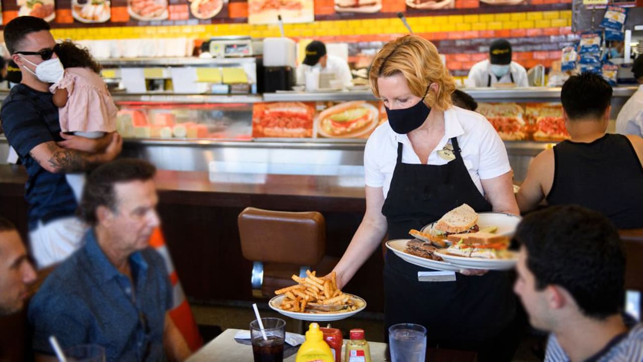 Los nuevos datos revelan que la práctica es sistemática y afecta a trabajadores de las minorías con los salarios más bajos.