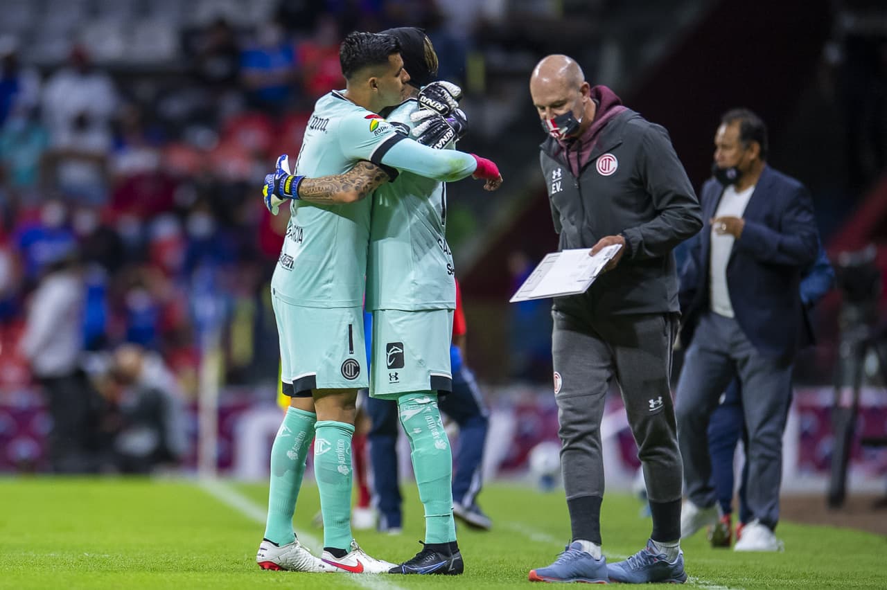 'Pollo' Saldívar sustituyó al titular de los Diablos a los 11 minutos.