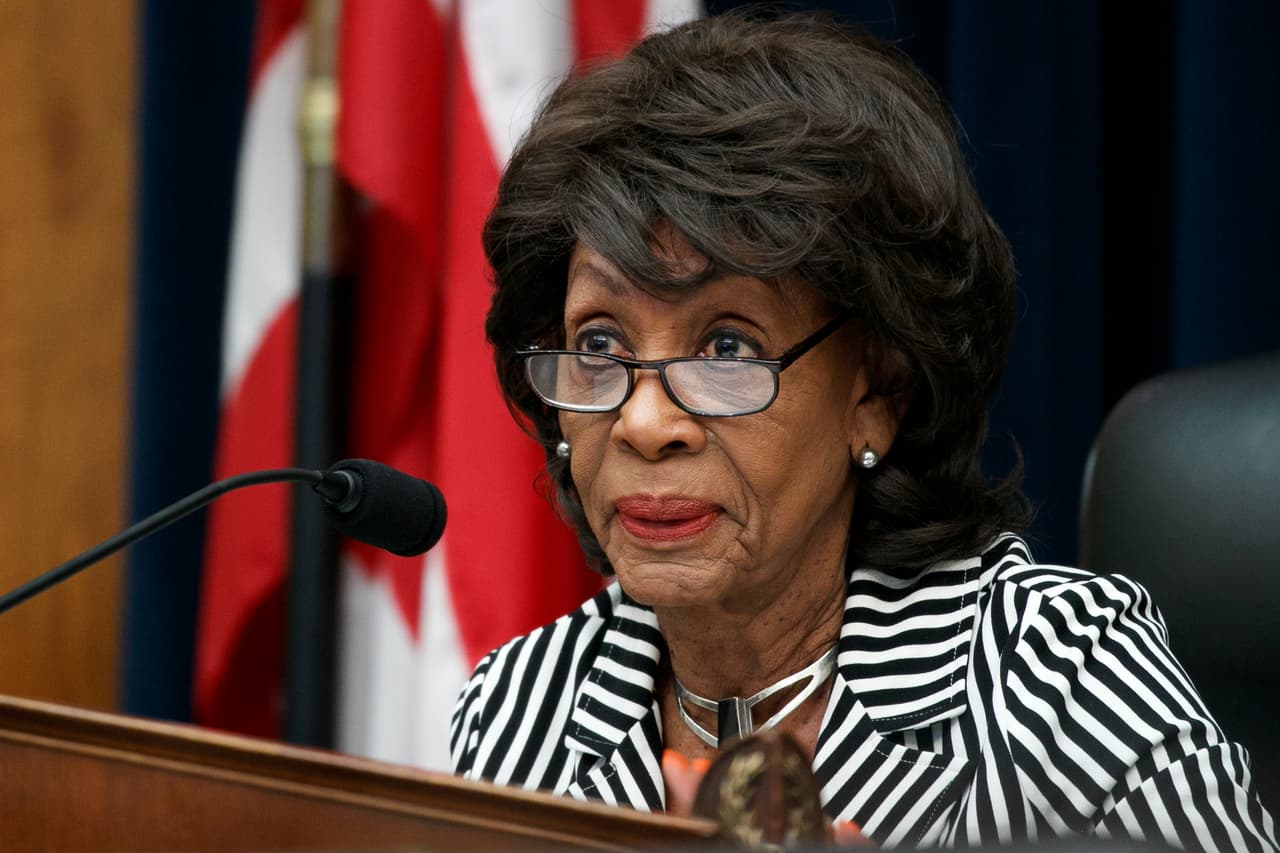 <b>Rep. Maxine Waters</b>
<br>"¿Cuándo se despertará la gente de este país ante el hecho de que este presidente es un mentiroso repugnante, documentado por haber mentido más de 8,000 veces en 2 años?
<br>