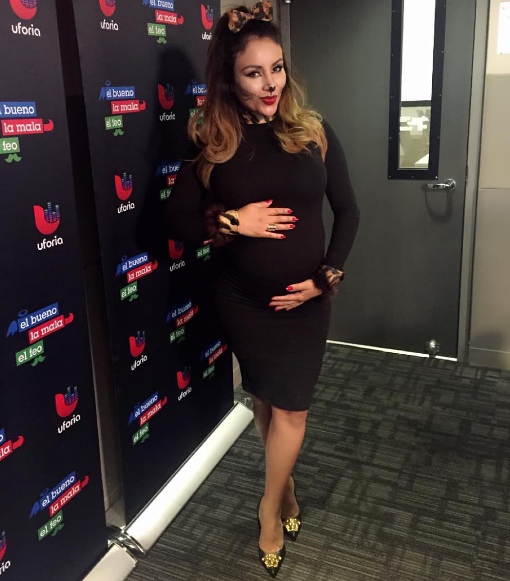 La Bronca ni en Halloween perdió la oportunidad de disfrazarse durante su embarazo.