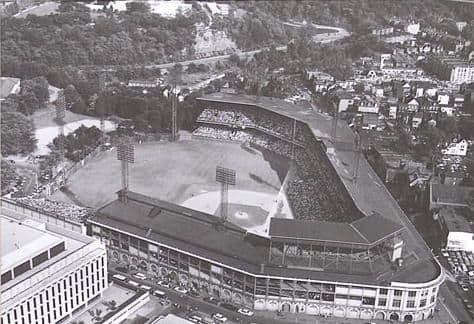 En 1909 se construyó el primer estadio de béisbol en Pittsburgh, el Forbes Field.