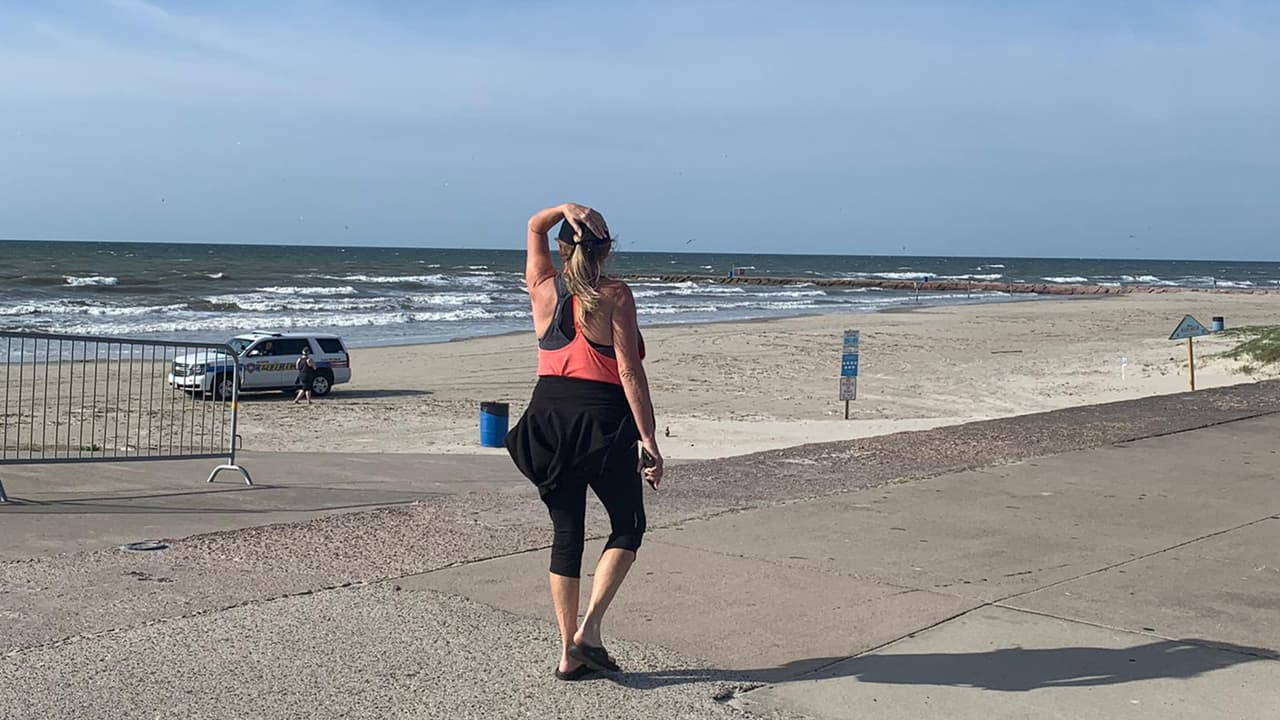 Este lunes se reabrieron de forma parcial las playas de Galveston, a pesar del 
<a href="https://www.univision.com/temas/coronavirus">coronavirus</a>.