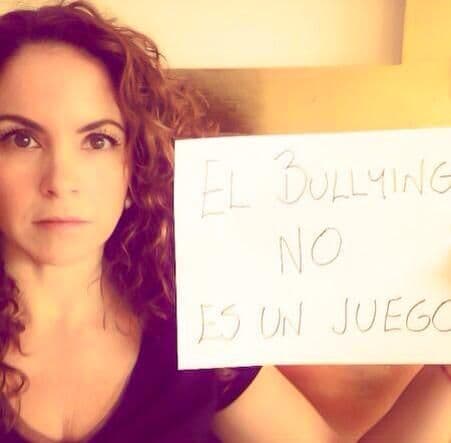 Lucero no se conformó con subir una sola foto en contra del bullying. Foto tomada de Twitter.