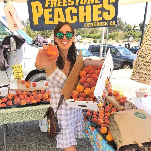 Ir al mercado de frutas es algo que hace parte de su día a día y por eso, no deja de compartir la importancia de tener un estilo saludable de alimentación.