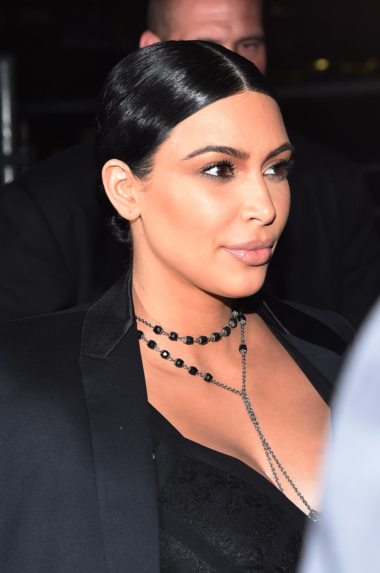 Kim recogió su cabello.