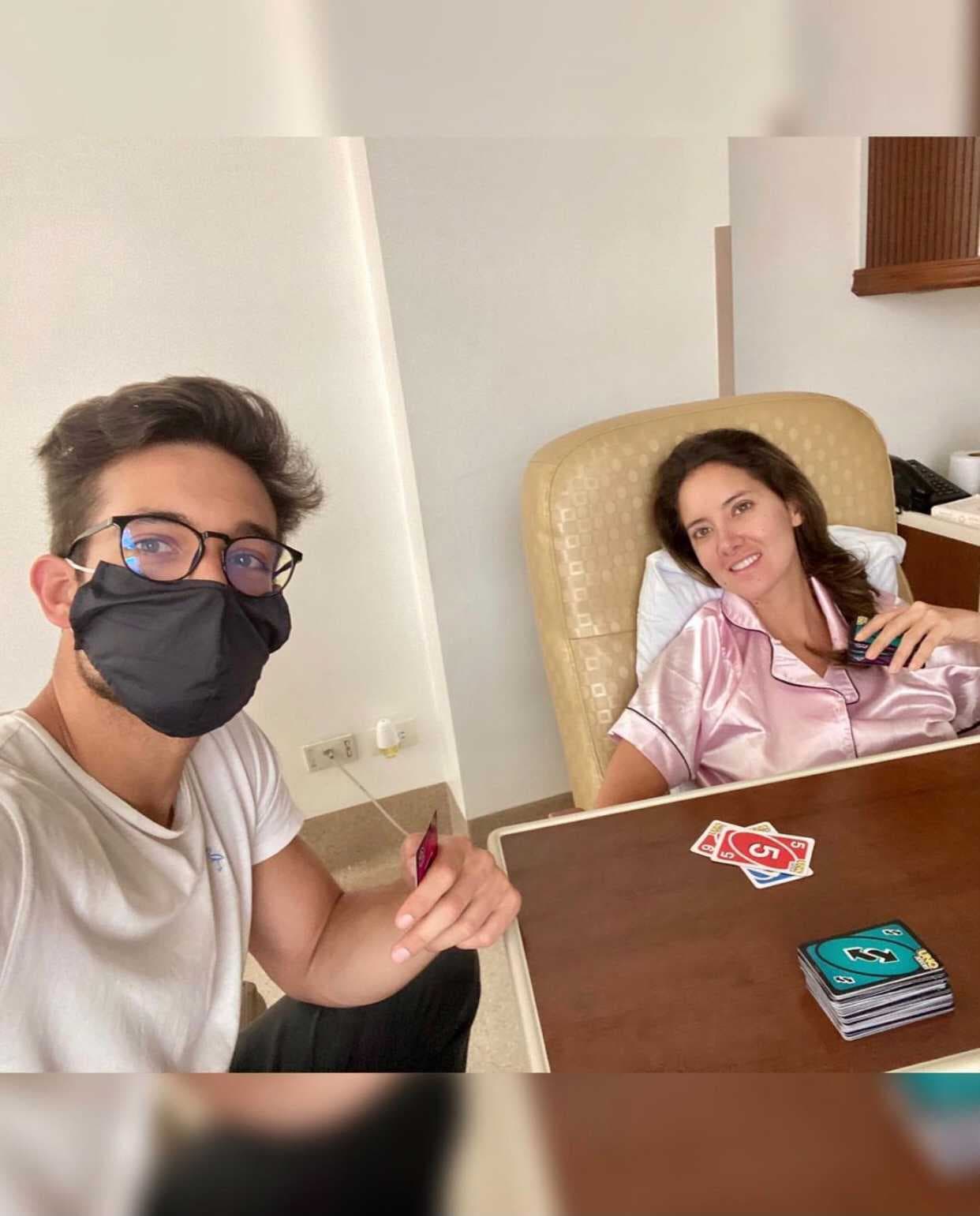 El español se convirtió en un ejemplo de inspiración acerca de la lealtad y el amor al acompañar a la también presentadora en los duros momentos por los que atravesó desde el momento en que supo que le sería amputada la pierna hasta 
<b><a href="https://www.univision.com/famosos/daniella-alvarez-se-reencuentra-con-el-mar-y-nada-por-primera-vez-desde-que-le-amputaron-la-pierna-video" target="_blank">los primeros pasos que comenzó a dar sin ella</a></b>. 
<br>