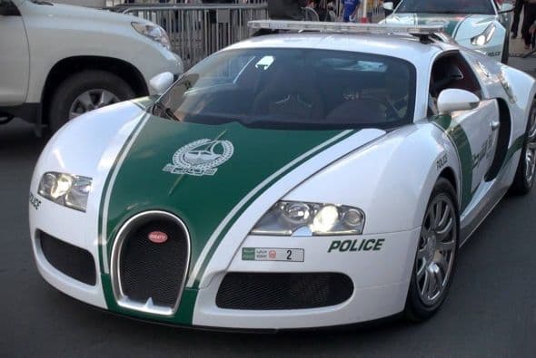 Policía de Dubai: Bugatti Veyron- Motor: W16 4x Turbos 8.0 Lts   Potencia 1,001HP Aceleración (0-60mph)