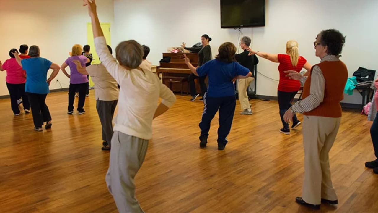 Centro comunitario Sunnyside ofrece clases y programas gratuitos para adultos mayores