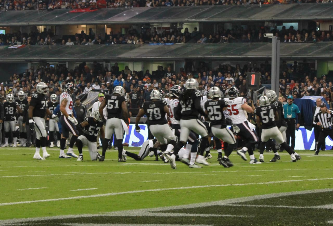 Te presentamos las mejores imágenes que nos dejó el juego entre Raiders y Texans en la cancha del estadio Azteca de la ciudad de México.