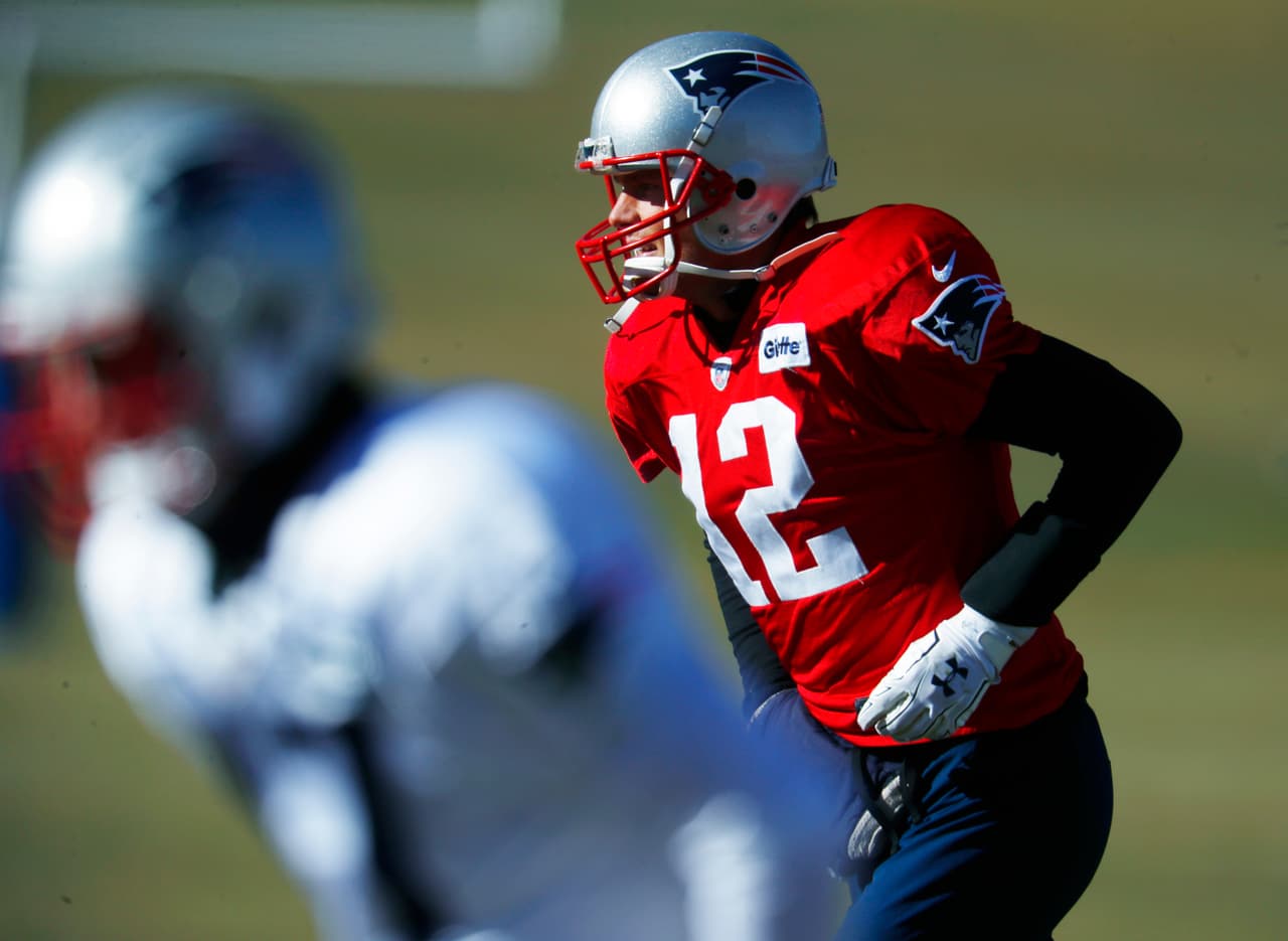 El mariscal de campo Tom Brady durante uno de los entrenamientos de los Pats en las instalaciones de las Fuerzas Armadas.