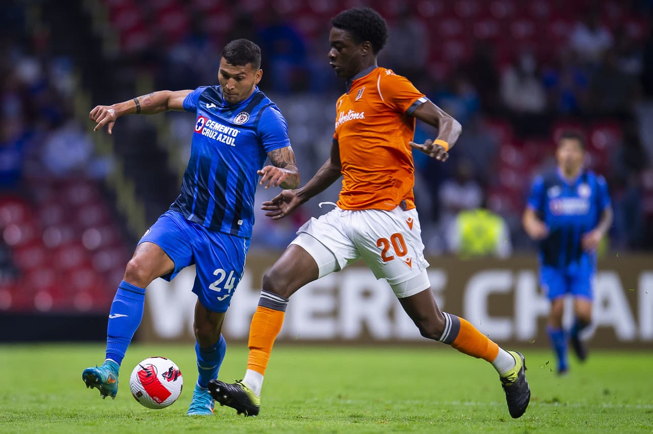 Las anotaciones de Juan Escobar, Rafael Baca y Ángel Romero, Cruz Azul golea 3-1 a Forge y aseguran su lugar en los cuartos de final.