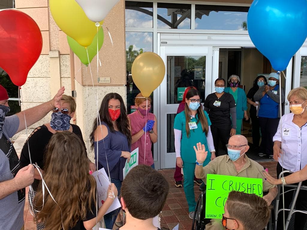 “Les agradezco mucho a los hospitales del Baptist y a los doctores que se esmeraron tanto en que yo pudiera vivir otra vez”, dijo Lorenzo Rodríguez. "Me sacaron de entre los muertos". 
<br>