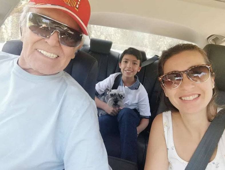 El Heraldo de México reseñó que Alberto Vázquez y Elisabeth Renea comenzaron a vivir juntos desde 2014, sin embargo, hace unos meses él comentó que vivían separados, lo que despertó especulaciones acerca del fin de su relación.
<br>