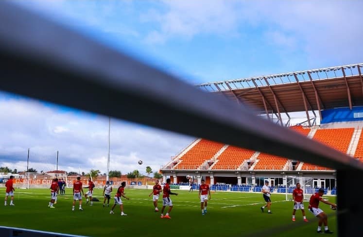 Chivas entrenó en McAllen y se preparan para volar a San Antonio, Texas.