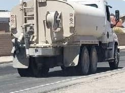 El uso de estos vehículos era muy extraño en la zona, pues los vecinos no los usan porque tienen pozos privados de los cuales extraen el agua que usan cotidianamente.