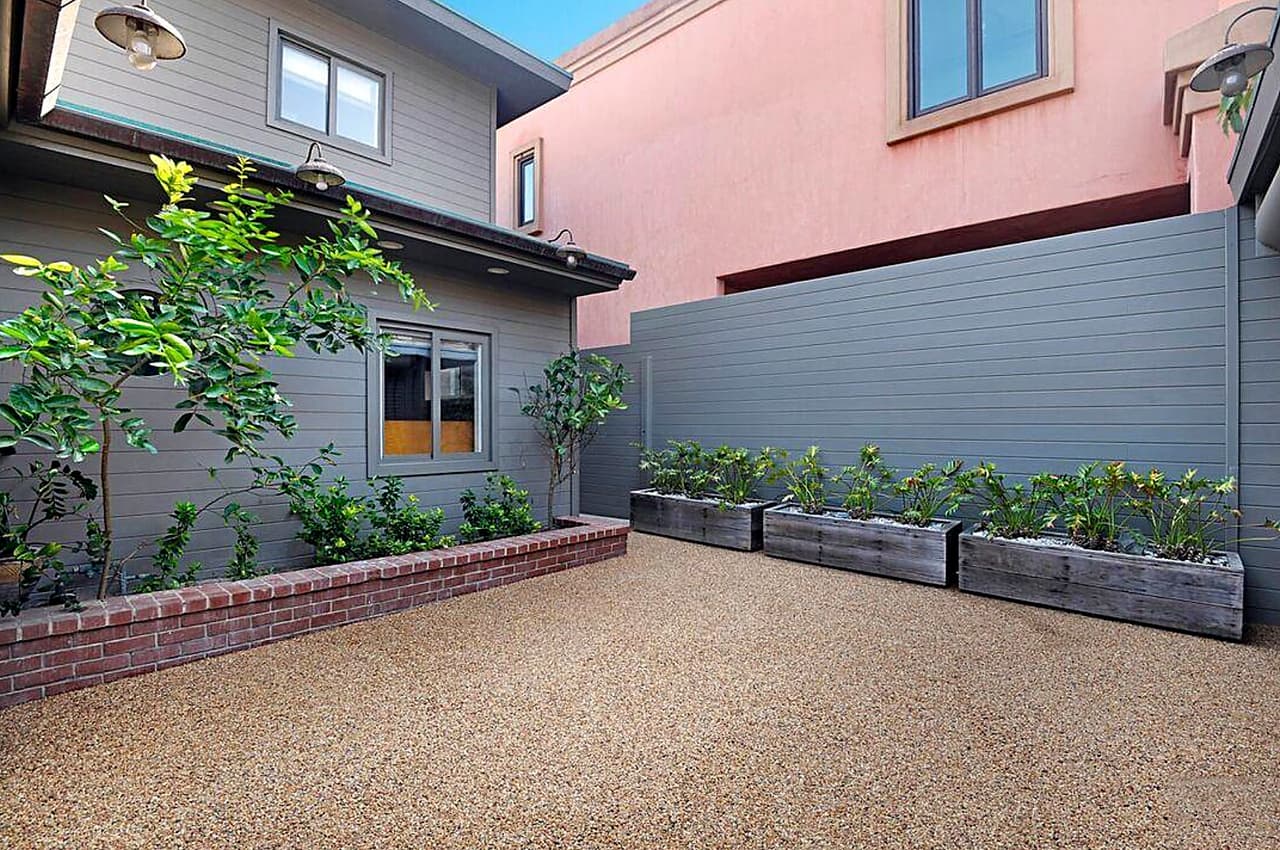 Además, cuenta con un pequeño patio.