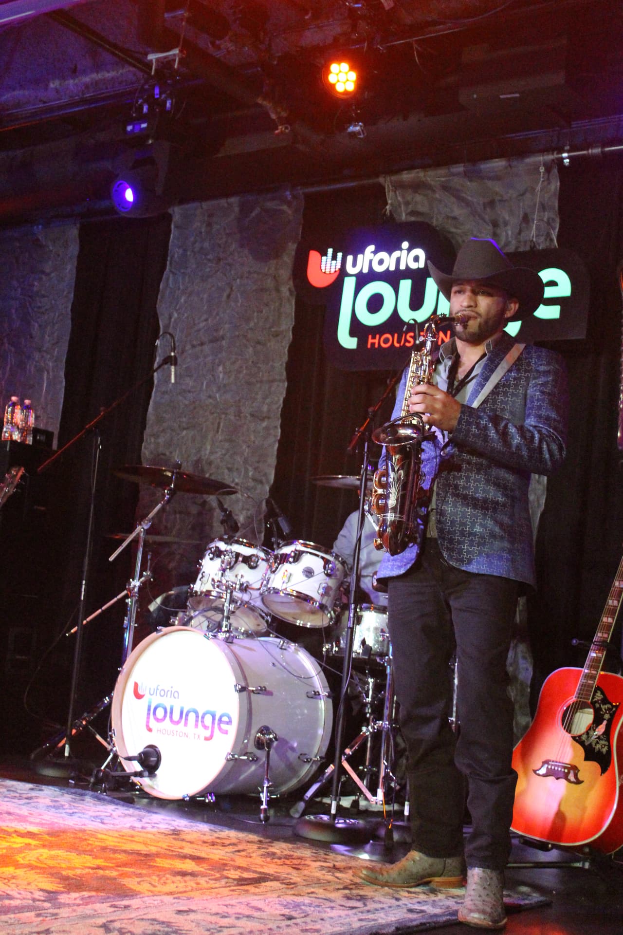 Cargados de mucha energía, los muchachos de Energía Norteña remecieron el Uforia Lounge