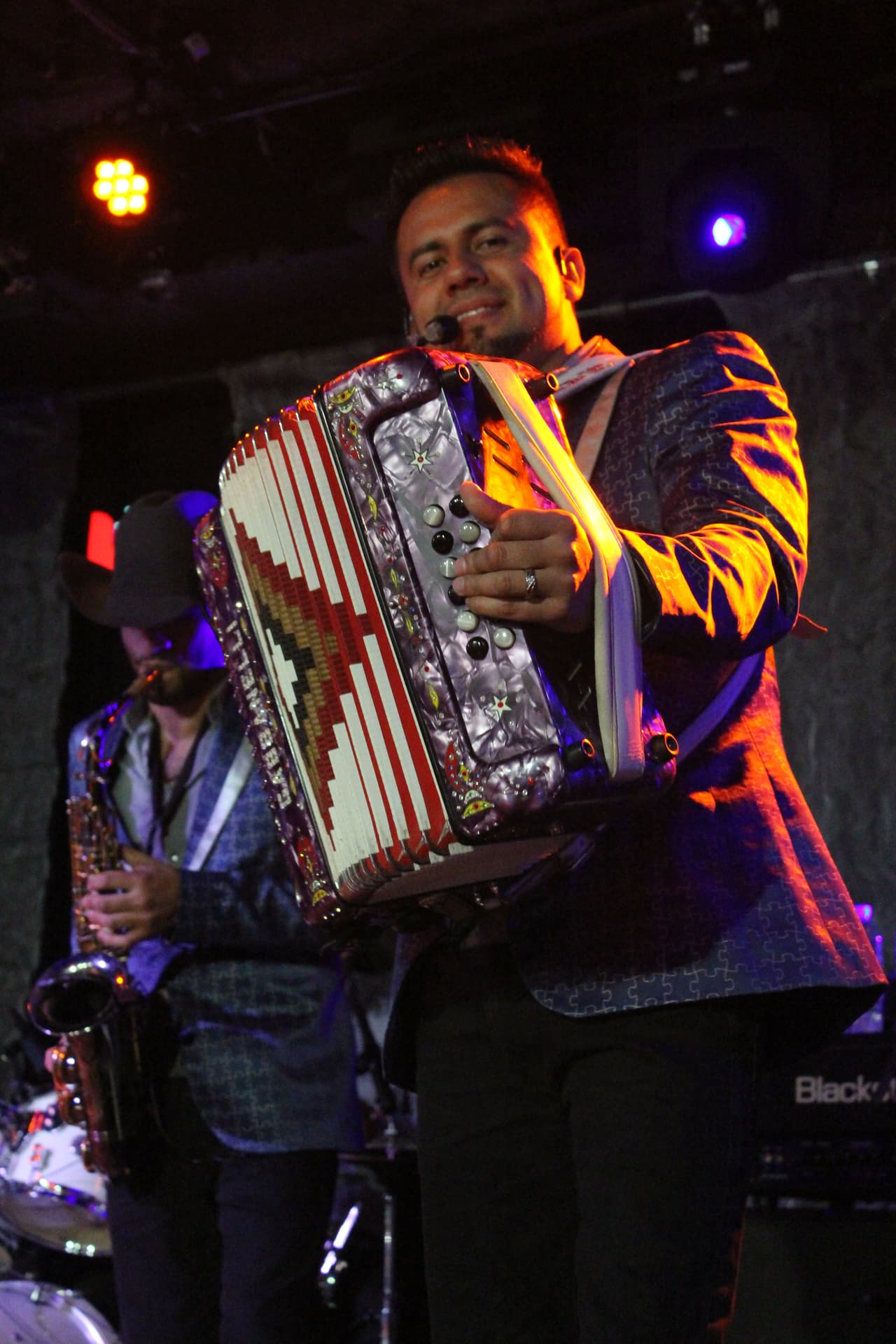 Cargados de mucha energía, los muchachos de Energía Norteña remecieron el Uforia Lounge