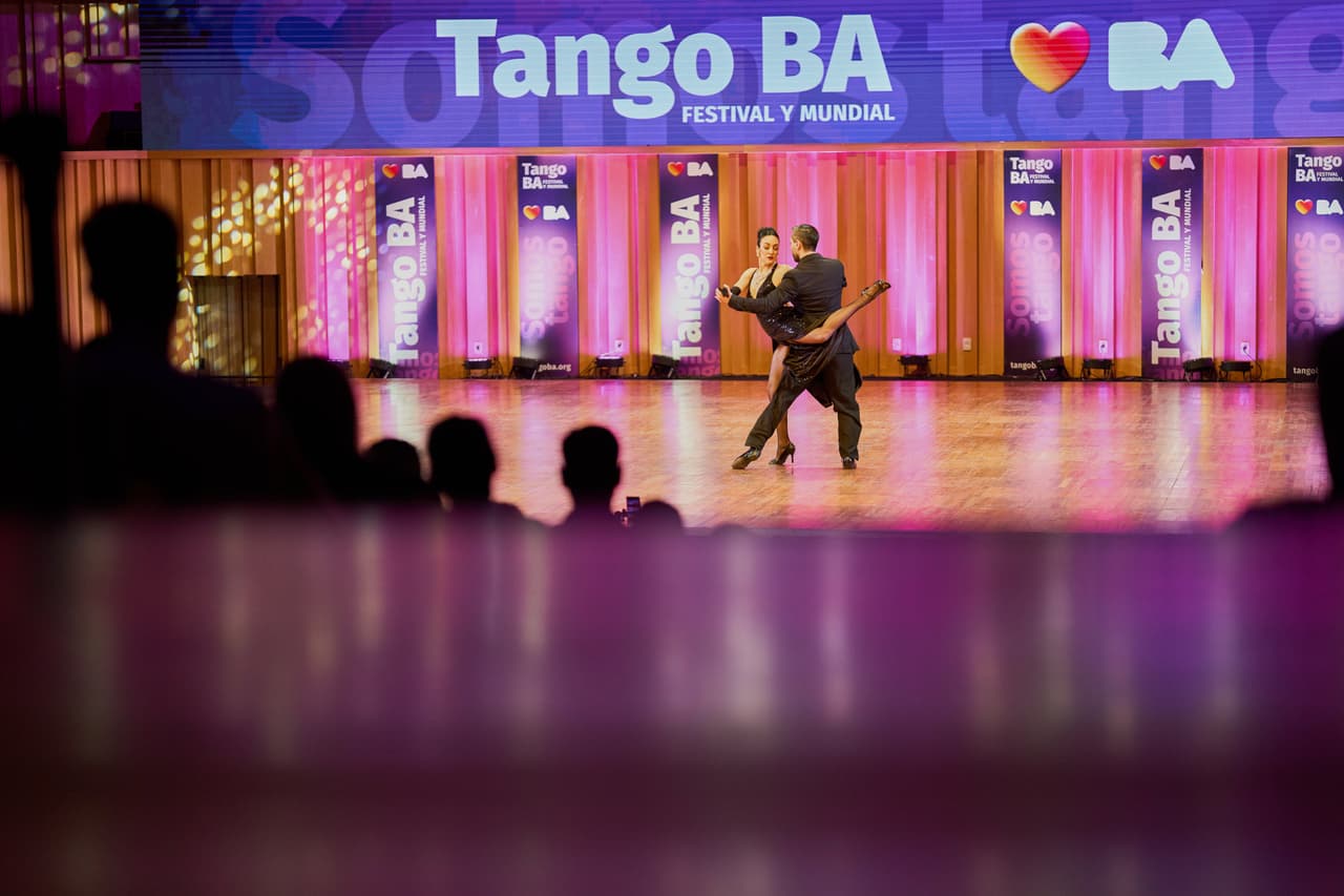 )Eliana Mola y Fabián Rodríguez compiten en el Campeonato Mundial de Tango en Buenos Aires, Argentina, el viernes 28 de agosto de 2026.