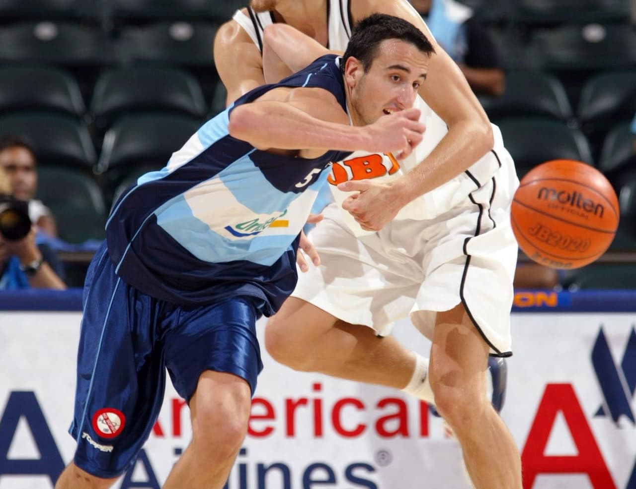 Después de debutar profesionalmente en el año 1995 con el Club Andino de su país, la carrera de Emanuel Ginóbili fue en ascenso hasta este 2018 cuando anunció su retiro.