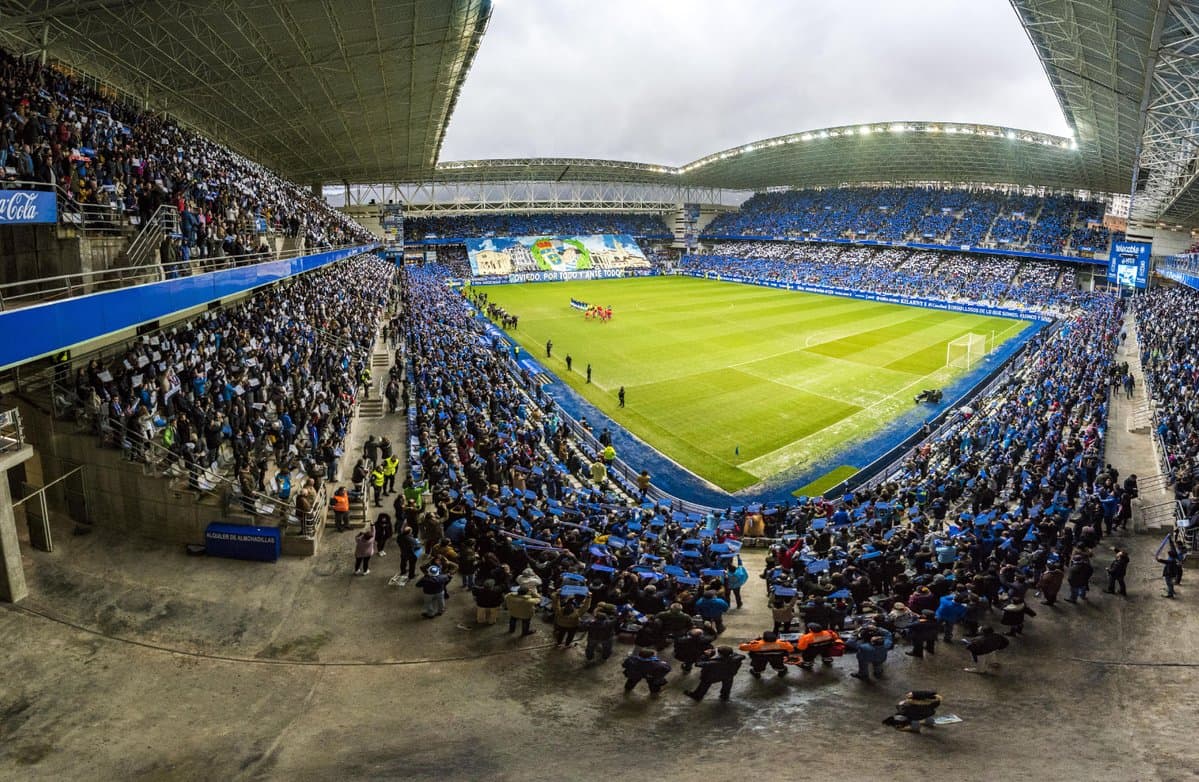 El Real Oviedo contó como es usual con gran acompañamiento en casa, el Estadio Nuevo Carlos Tartiere en una edición más del Derbi Asturiano.