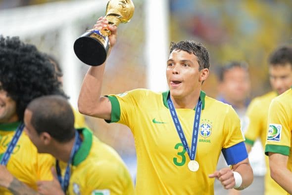 Thiago Silva gana $12.150 euros; es decir, $16.6 millones de dólares.