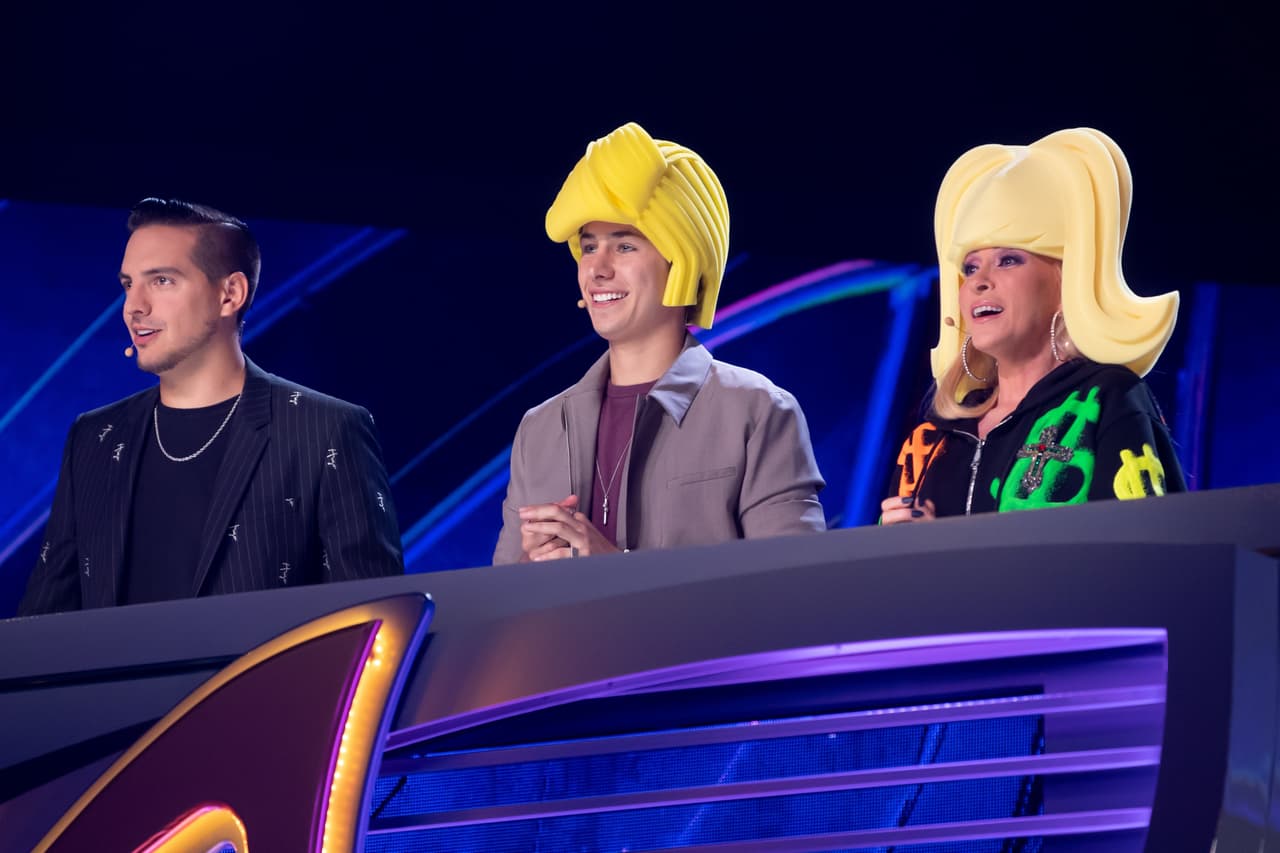 Yuri y Juanpa sorprendieron con unas pelucas, esperando consolidarse como "las güeras", pero el 'influencer' sintió que su look se inclinaba más hacia Donald Trump.