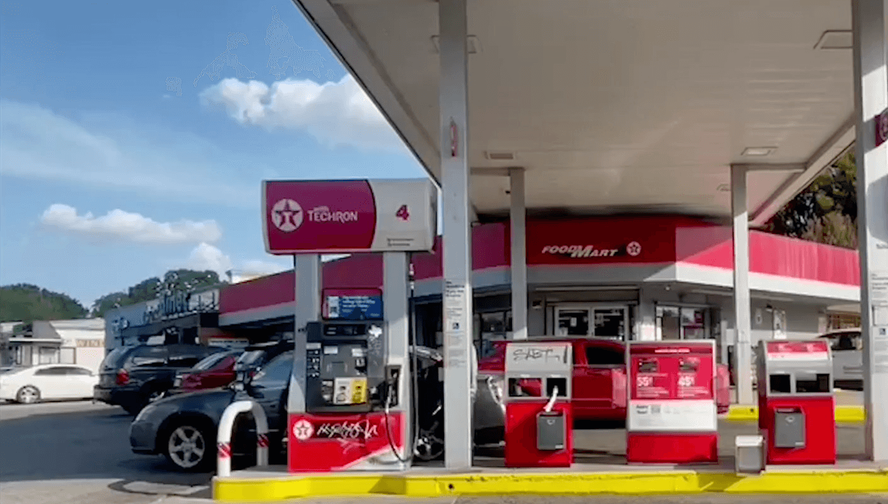 Disparan y matan a un hispano mientras echaba gasolina en Austin: sospechosos siguen prófugos