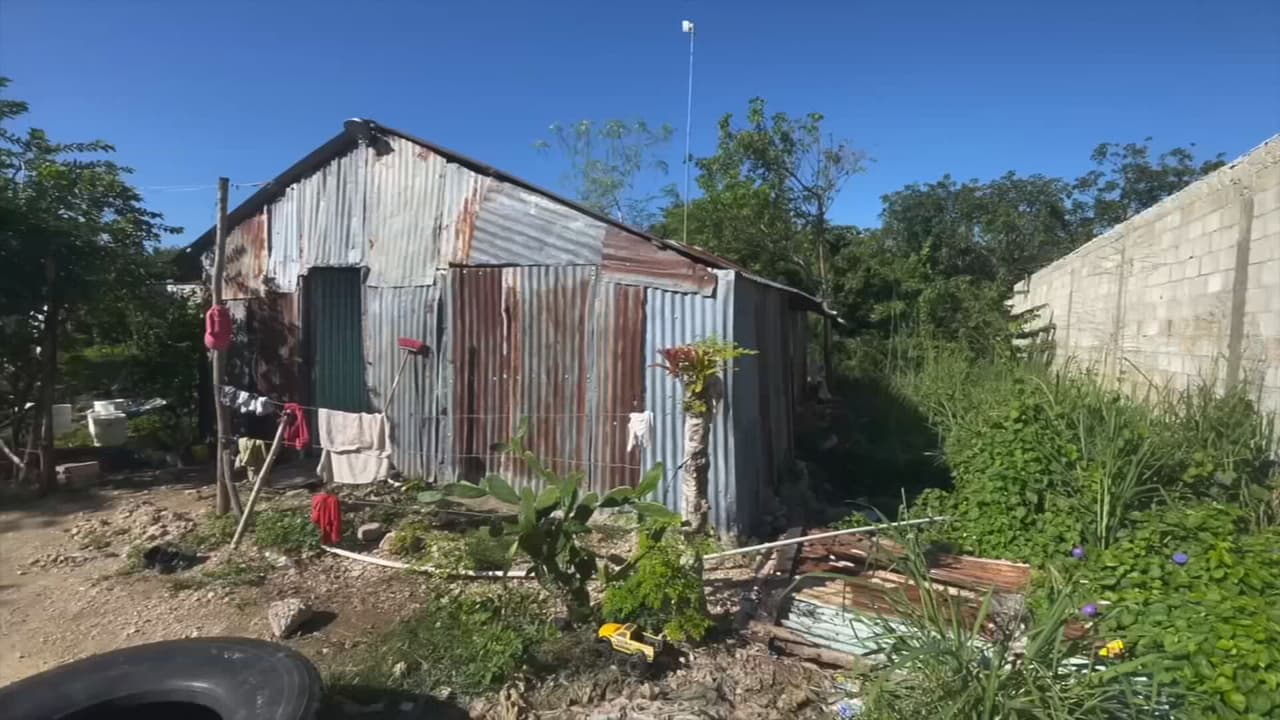La casa de la familia García, donde vive Derek Benítez García con su madre y cuatro hermanos en La Caleta, en el municipio de Boca Chica República Dominicana.