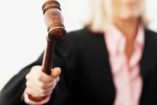 Polémica sentencia a un joven que admitió haber violado a una adolescente en Dallas