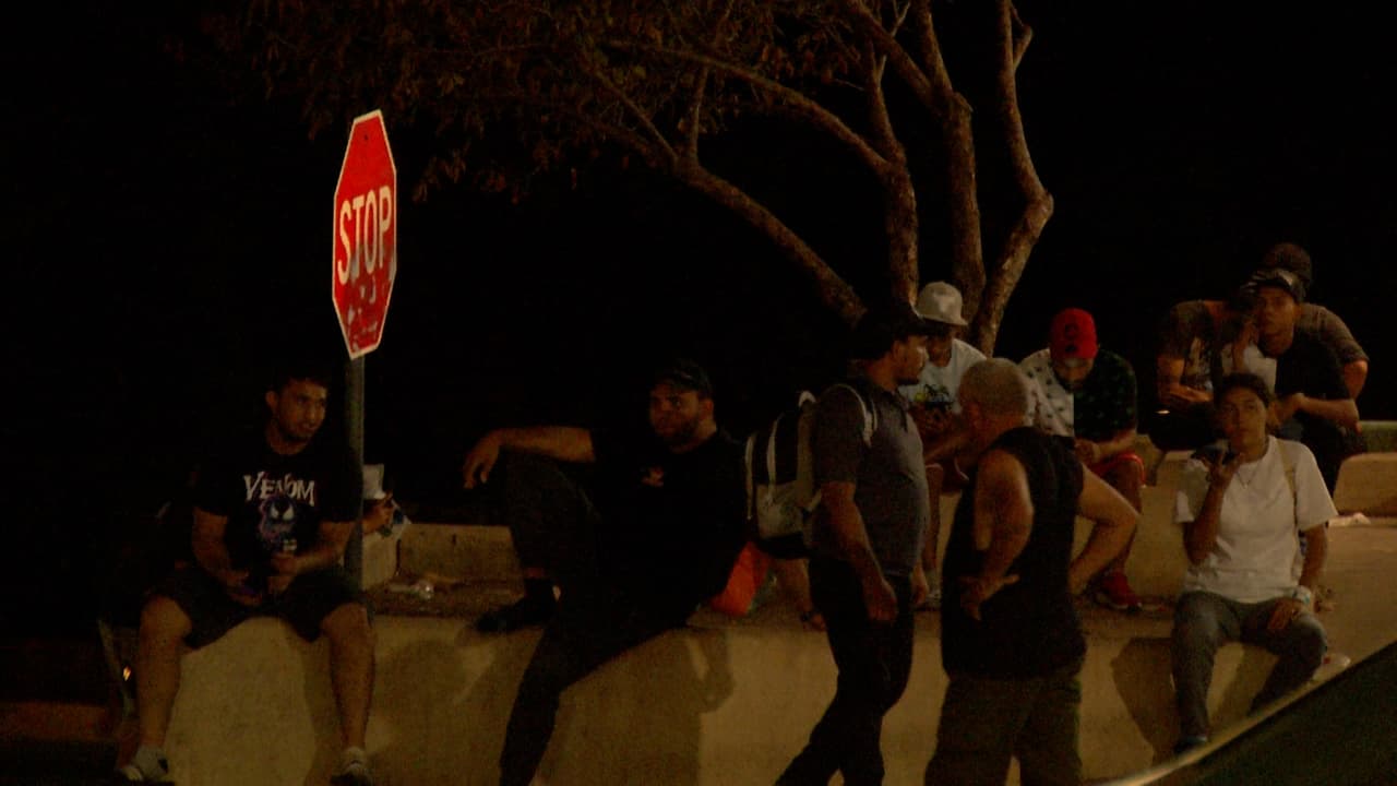 La cantidad de inmigrantes fue confirmada por Caridades Católicas, quienes dicen trabajar 24 horas del día para ayudar a las personas; tan solo este 20 de septiembre, han llegado 600 personas nuevas.